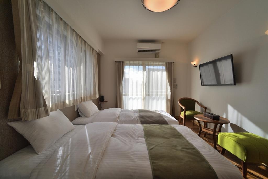 Cosmos Omoromachi Station Aparthotel Naha Bagian luar foto